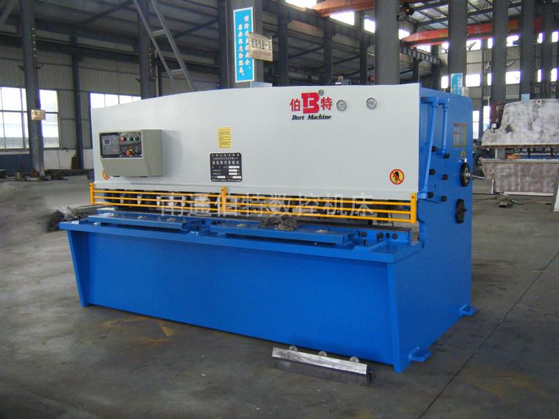 QC12Y-62500液压摆式剪板机