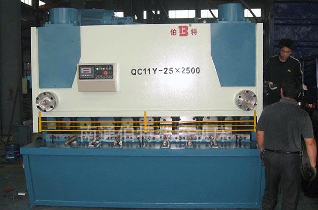 QC11Y-252500液压闸式剪板机