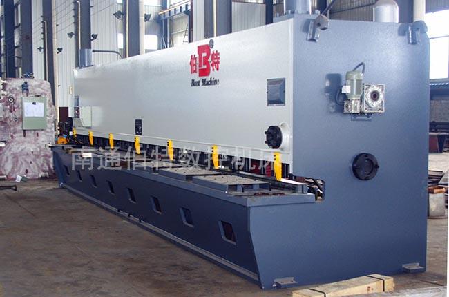 QC11Y系列液压闸式剪板机