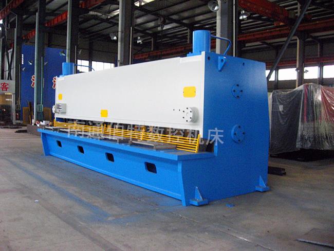 QC11Y-206000液压闸式剪板机