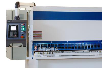 QC12Y-6x3200液压摆式剪板机