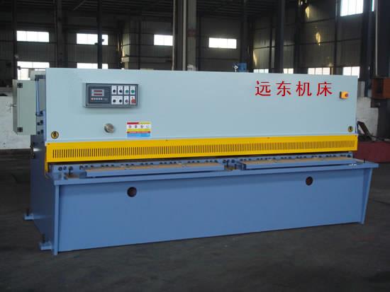 QC12Y-12×2500液压摆式剪板机