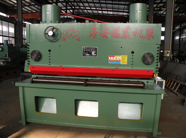 QC11Y-30×2500液压闸式剪板机