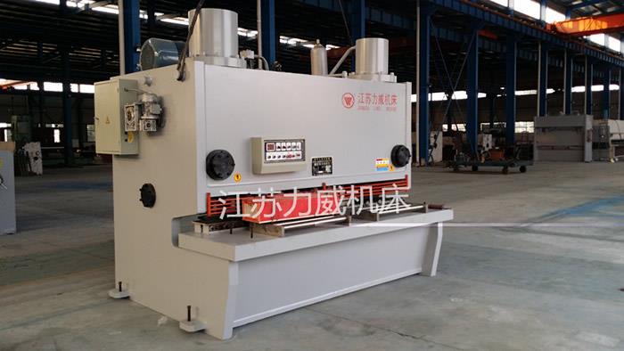 QC11Y-30x2500闸式剪板机