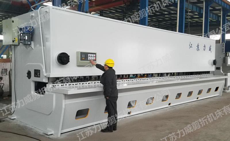 QC11K-20x9000大型闸式剪板机