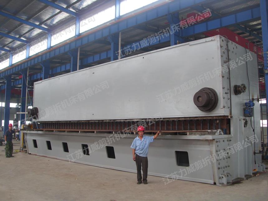 QC11Y-25X12000液压闸式剪板机