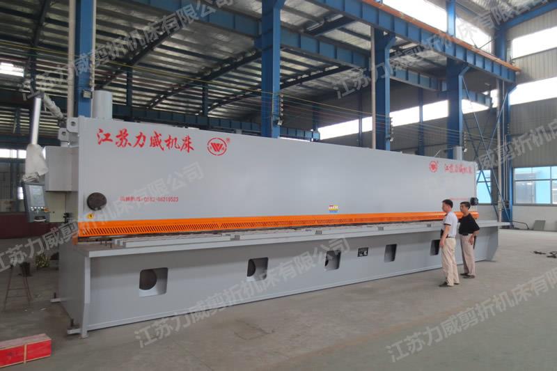 QC11K-16×10000大型数控液压闸式剪板机