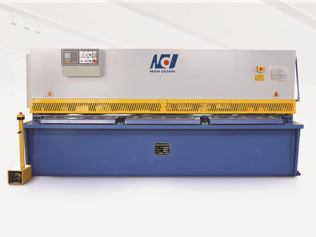 QC12K 数控液压摆式剪板机