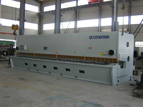 QC11Y-10×7500液压闸式剪板机