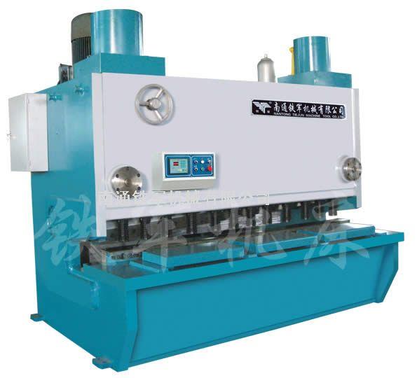 QC11Y-30×2500系列液压摆式剪板机