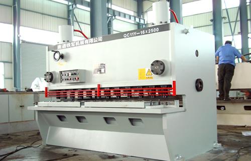 QC11Y-16×2500液压闸式剪板机