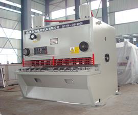 QC11Y-25×2000液压闸式剪板机