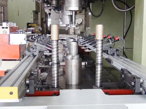 三次元冲床机械手