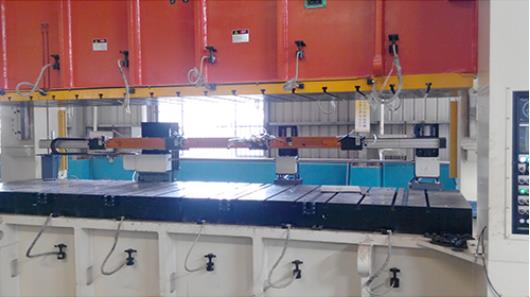 单机多工位冲床冲压机械手