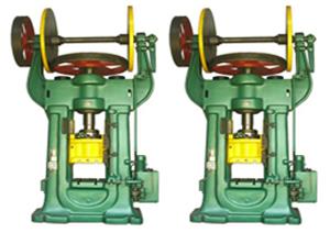 J53—300T（手动）双盘摩擦压力机