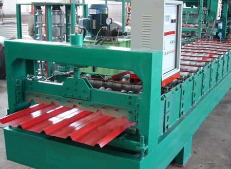 1025型彩钢压瓦机