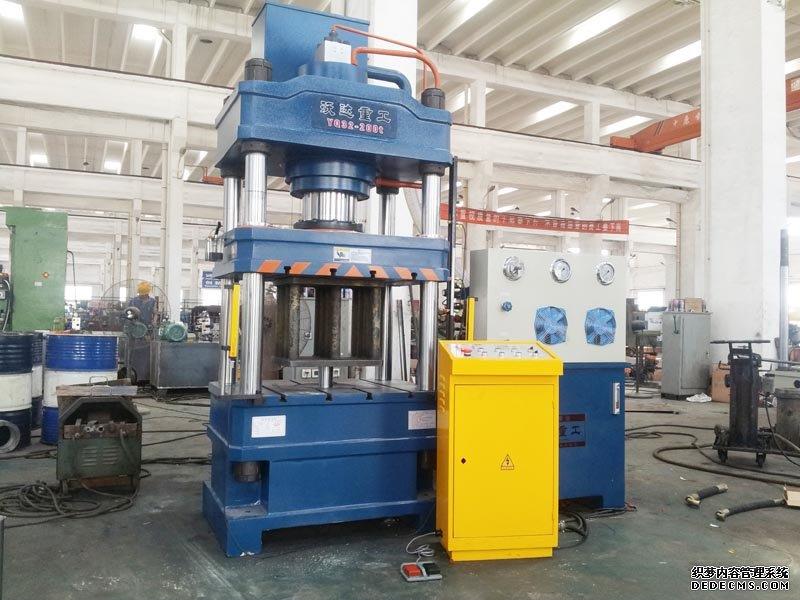 沃达200t四柱液压机