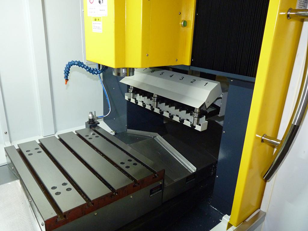 650B 8位直排式刀库雕铣机