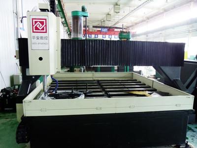 龙门移动式数控平面钻床CDD2020型