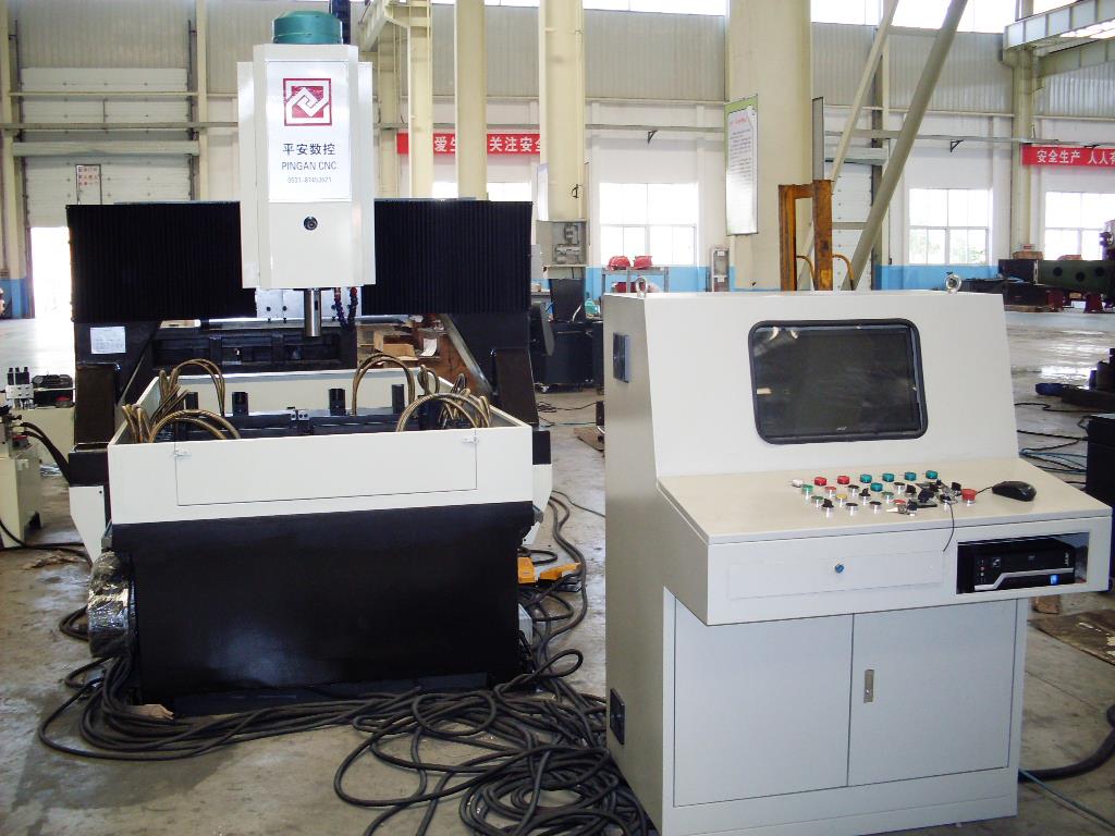 CDD1610型龙门移动式数控钻床