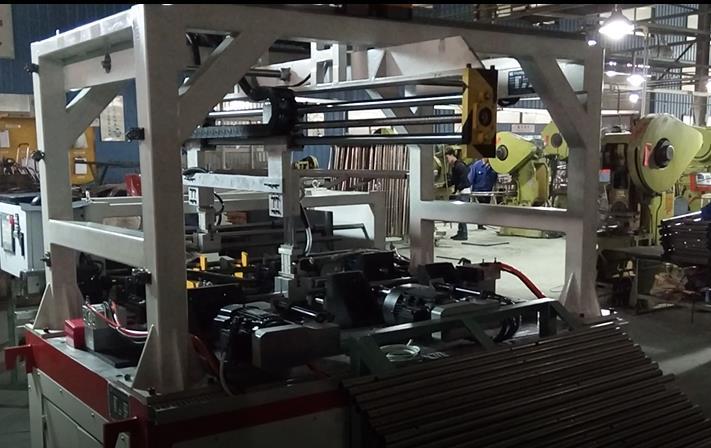 直管冲孔钻孔自动化工作站