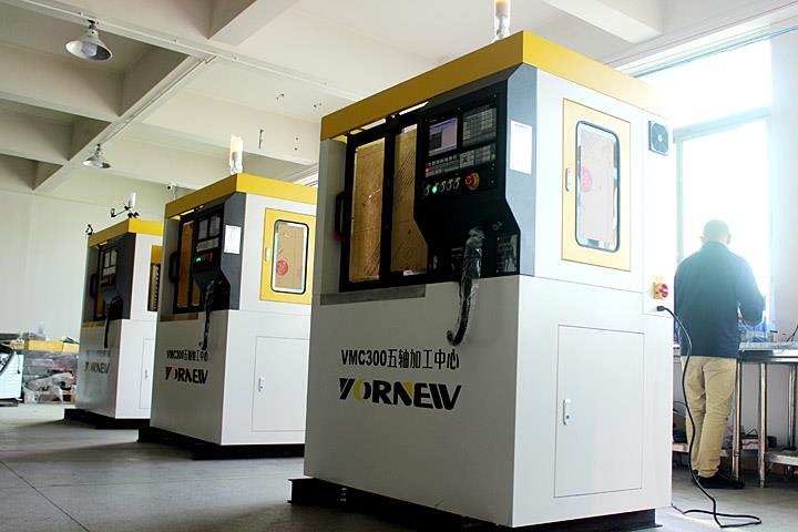 小型五轴加工中心