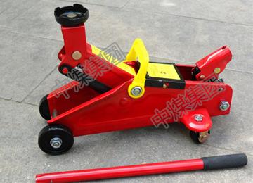 卧式液压千斤顶