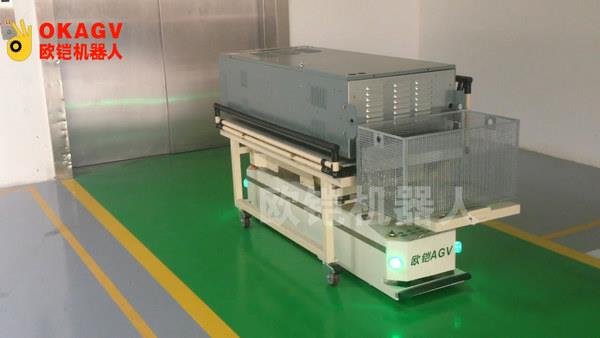 欧铠激光双向潜伏AGV