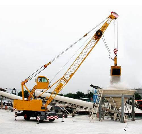 双动力液压轮胎式桁架臂抓斗起重机