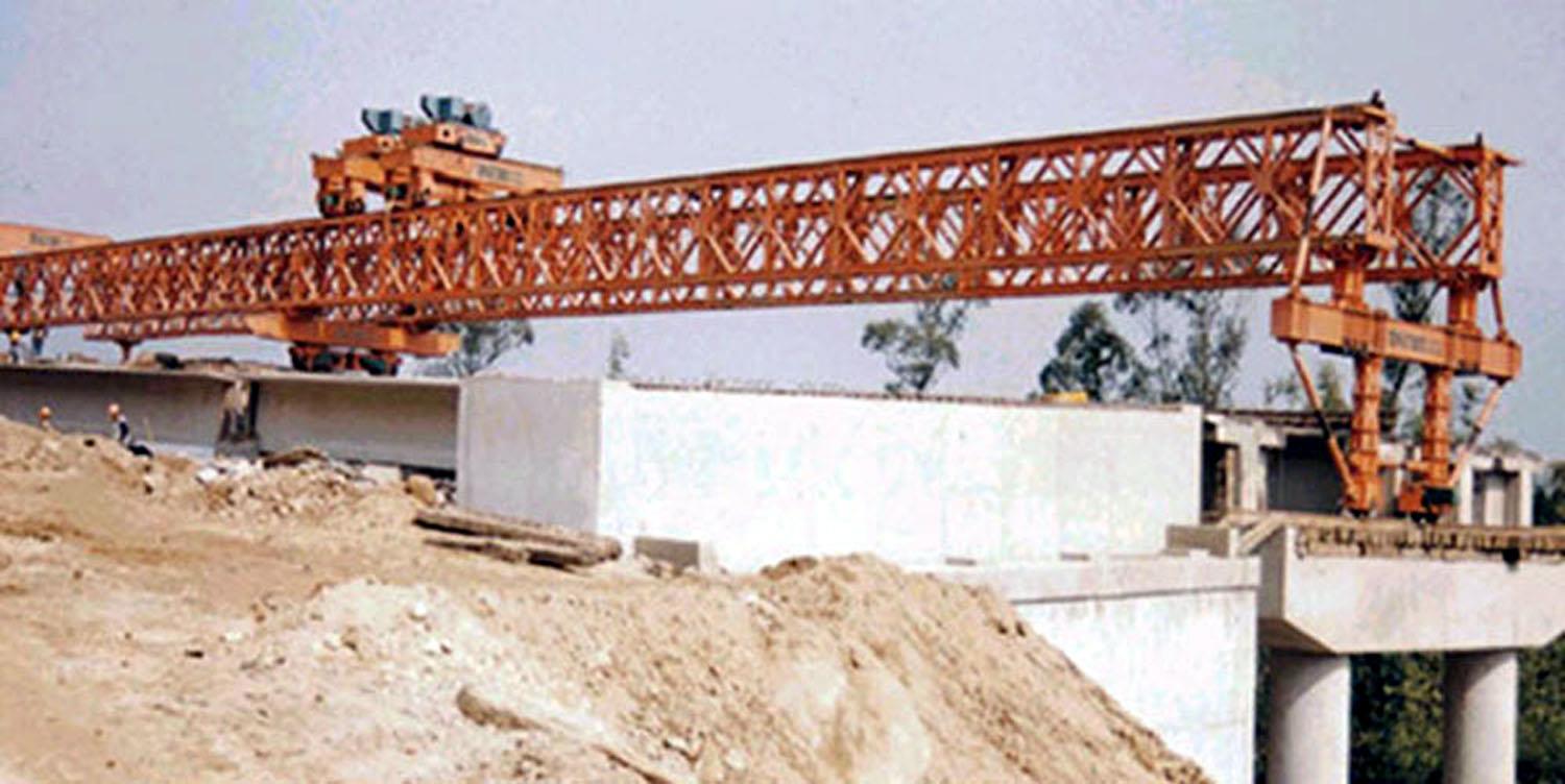 双主梁钢结构架桥机