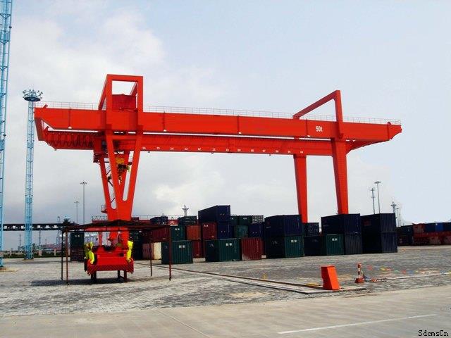 轨道式集装箱门式起重机