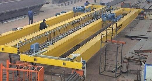 双主梁吊钩门式起重机