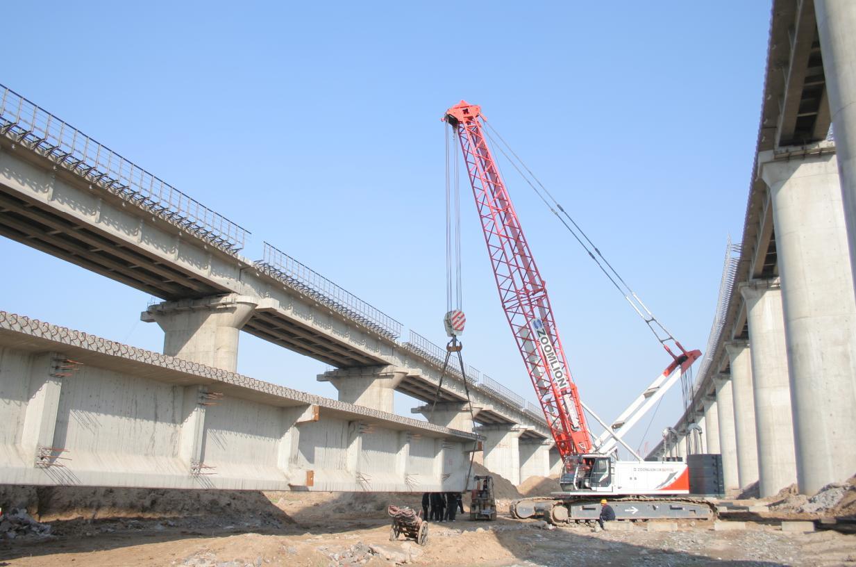 履带式起重机  QUY180