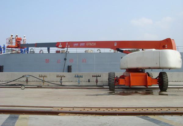 直臂式高空作业车