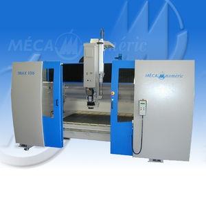 compact 3-axis cnc vertical machining center for dies and molds