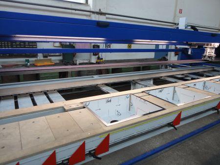 NC controlled grinding machine